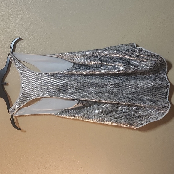 Tank - Picture 2 of 4